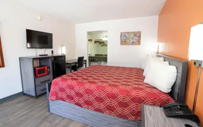 Photo 5 - Express Inn