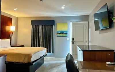 Photo 2 - Oceanside Inn & Suites