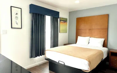 Photo 3 - Oceanside Inn & Suites