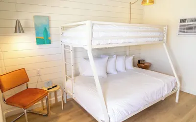 Photo 4 - Driftwood Motel