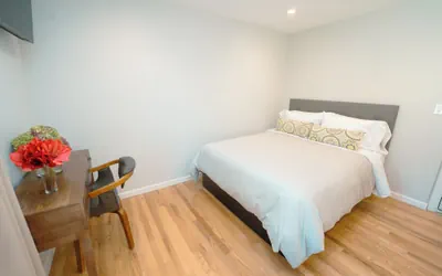 Photo 5 - Hampton Bays Hotel on Main