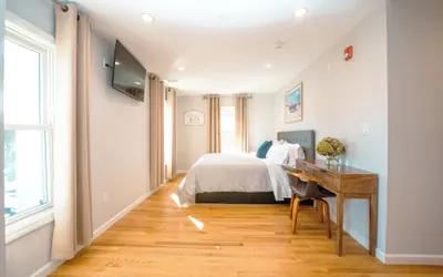 Photo 4 - Hampton Bays Hotel on Main