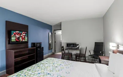 Photo 5 - HomeTowne Studios by Red Roof Richmond - Airport/Sandston