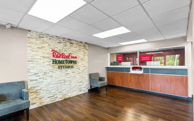 Photo 4 - HomeTowne Studios by Red Roof Richmond - Airport/Sandston