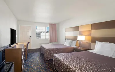 Photo 2 - Rodeway Inn Garland Harbor Point