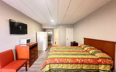 Photo 3 - Budget Inn
