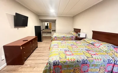 Photo 4 - Budget Inn