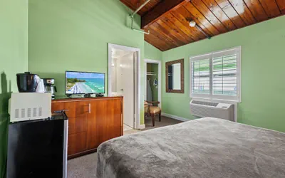 Photo 5 - Oceanfront Inn II