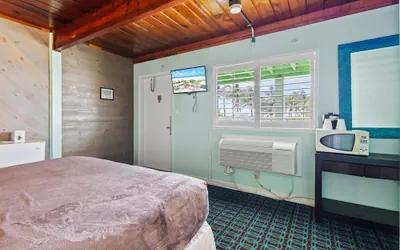 Photo 3 - Oceanfront Inn II