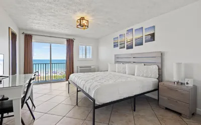Photo 2 - Oceanfront Inn