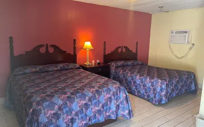 Photo 5 - Plaza Motel