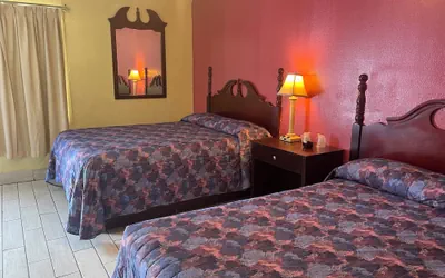 Photo 4 - Plaza Motel