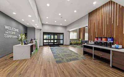 Photo 2 - Hampton Inn & Suites Sherman