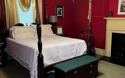 Photo 5 - Commodore Bed and Breakfast