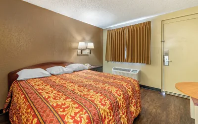 Photo 3 - Pueblo Inn