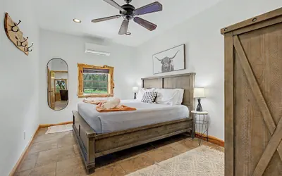 Photo 4 - Oakridge Ranch: Pool + Hot-tub, Pickleball Court, Whiskey & Wine Room
