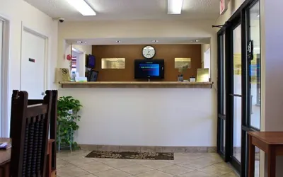 Photo 3 - Carom Inn Denham Springs-Baton Rouge