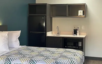 Photo 5 - Studio 6 Extended Stay - Huntsville, AL University Drive