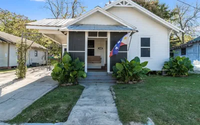 Corporate Comfort in Freetown - Port Rico Spacious Homes for Work Crews