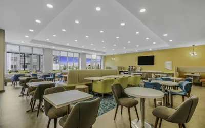 Photo 3 - Home2 Suites By Hilton Cincinnati Midtown Oakley