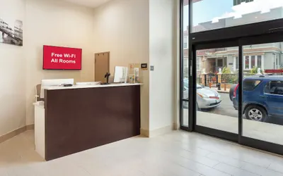 Photo 5 - Red Roof Inn PLUS+ Jamaica, NY – JFK Airport
