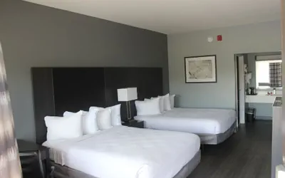 Photo 5 - Riverfront Inn