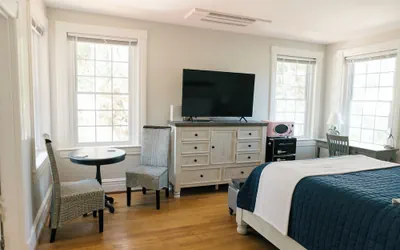 Photo 4 - The Carriage House Inn Bed and Breakfast