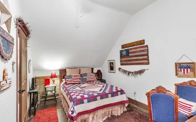Photo 2 - America Room 1 Bedroom by Main Street Bed & Breakfast
