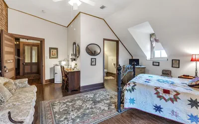 Photo 2 - Greer Room 1 Bedroom by Main Street Bed & Breakfast