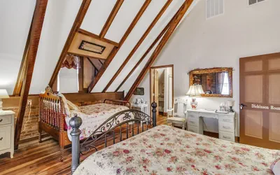 Photo 5 - Dickinson Room by Main Street Bed & Breakfast
