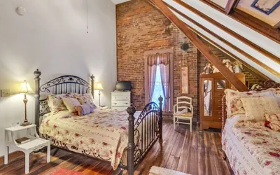 Photo 2 - Dickinson Room by Main Street Bed & Breakfast