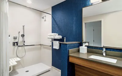 Photo 4 - Fairfield Inn & Suites Hanford