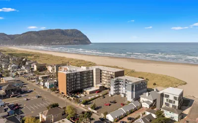 Photo 2 - The Sand & Sea Condos - Oceanfront
