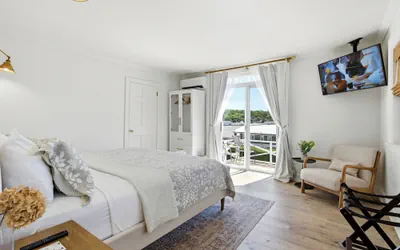 Photo 3 - Greenleaf Inn