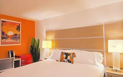 Photo 4 - Far Out Motel