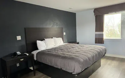 Photo 4 - Budget Inn Danville