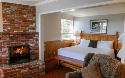 Photo 5 - Carmel Fireplace Inn