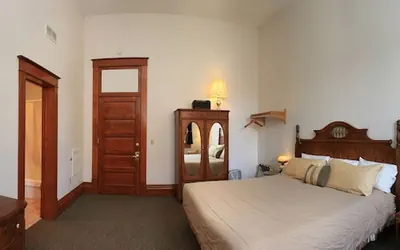 Photo 3 - Town Hall Inn
