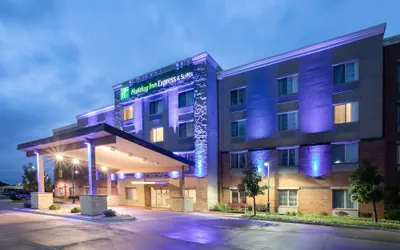 Holiday Inn Express & Suites Manhattan by IHG