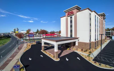 Photo 2 - Hampton Inn & Suites Springfield/Downtown
