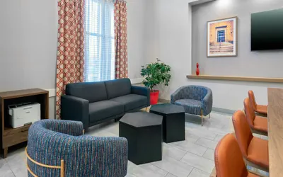 Photo 4 - Hampton Inn & Suites Springfield/Downtown