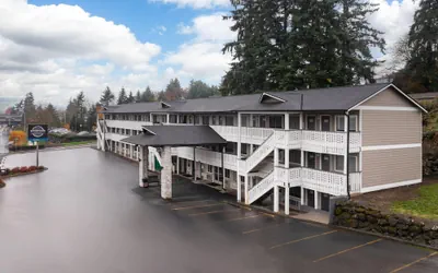 Photo 2 - Basecamp Puyallup a Travelodge by Wyndham
