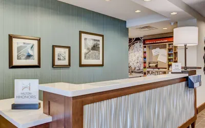 Photo 3 - Hampton Inn & Suites Manchester