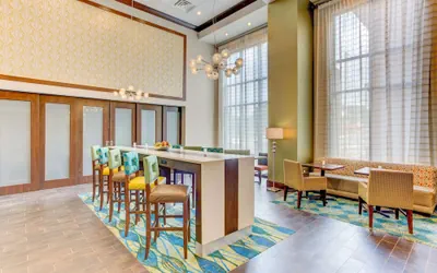Photo 2 - Hampton Inn & Suites Manchester