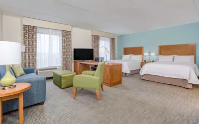 Photo 5 - Hampton Inn & Suites Manchester