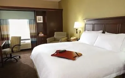 Photo 4 - Hampton Inn & Suites Milwaukee/Franklin