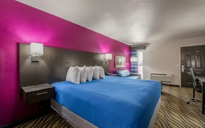 Photo 4 - Stratford House Inns - Edmond