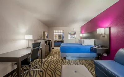 Photo 2 - Stratford House Inns - Edmond