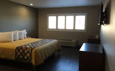 Photo 5 - Super 8 by Wyndham National City Chula Vista