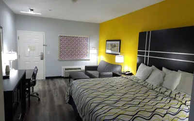 Photo 4 - Executive Inn and Suites Tyler